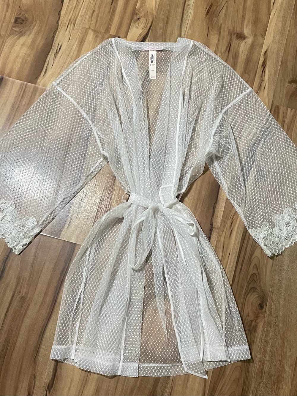 VS White Sheer Boho Floral Embroidered Robe NWT Mesh Lace Kimono M/L
